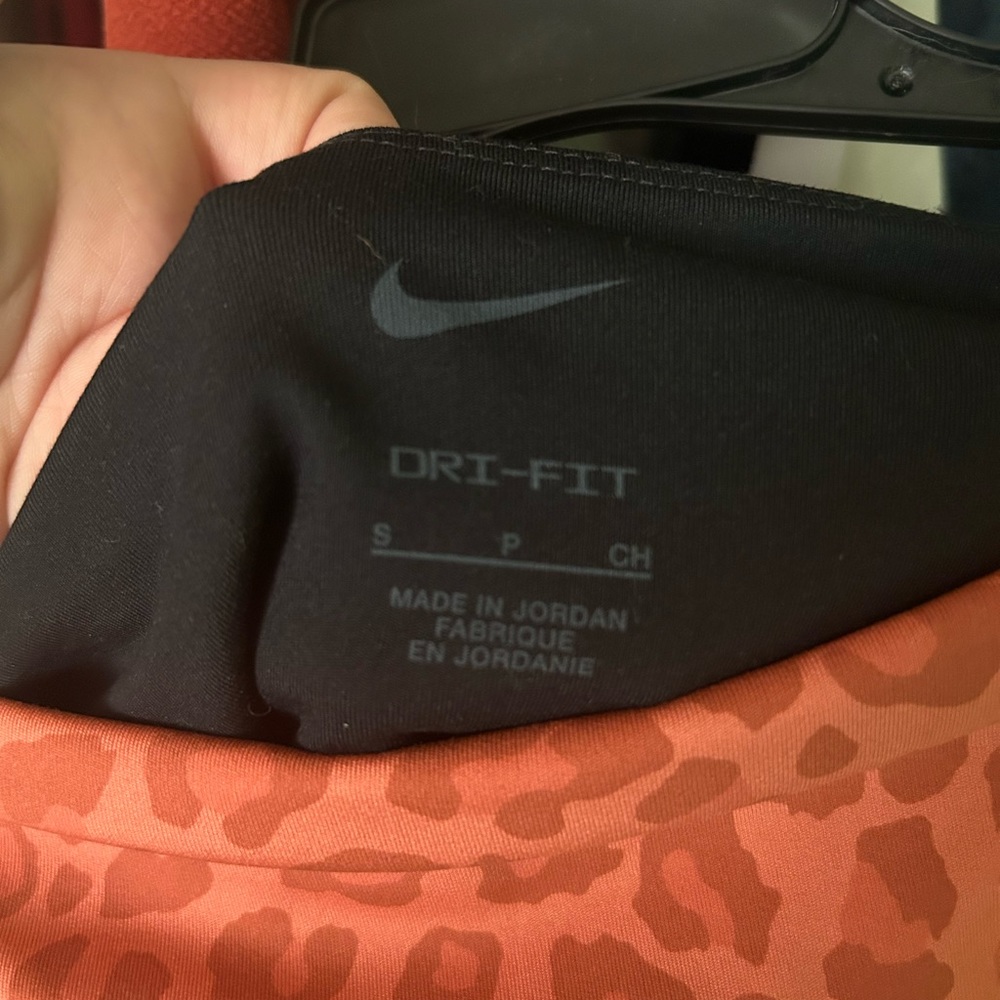 Nike cheetah print leggings - Picture 3 of 4